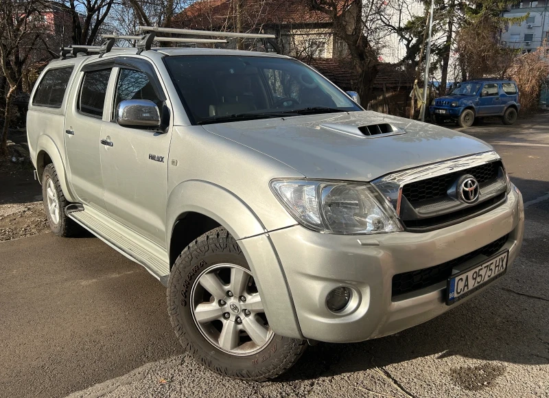 Toyota Hilux 3.0 D-4D 4X4, серв. ист.!                         , снимка 1 - Автомобили и джипове - 48841828