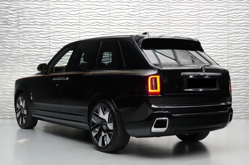 Rolls-Royce Cullinan SERIES II/ FACELIFT/ BESPOKE/ STARLIGHT/ TV/, снимка 5 - Автомобили и джипове - 49127131