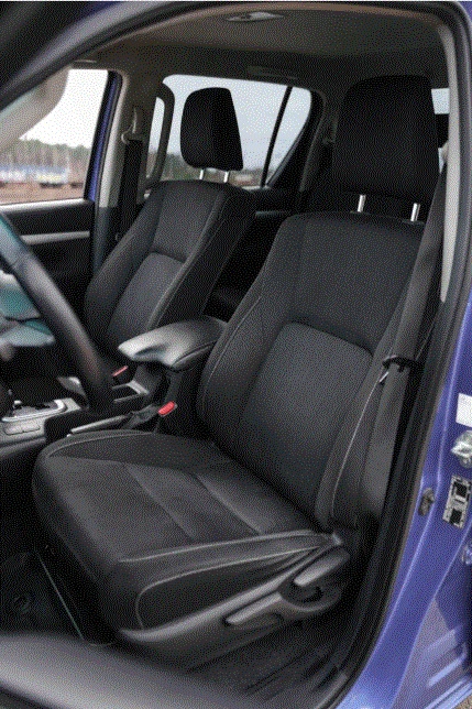 Toyota Hilux 2.8 SR5 4x4, снимка 8 - Автомобили и джипове - 53809763