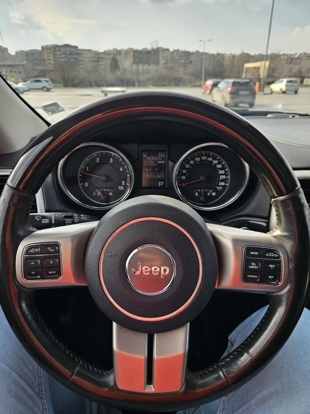 Jeep Grand cherokee 3.0 D OVERLAND, снимка 14 - Автомобили и джипове - 53724058