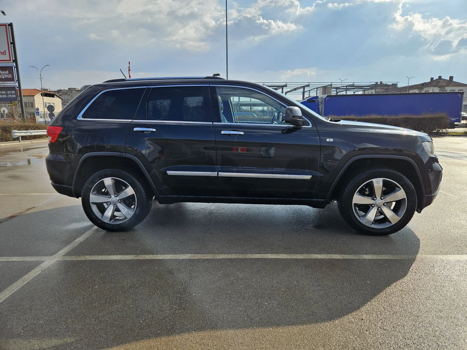 Jeep Grand cherokee 3.0 D OVERLAND, снимка 4 - Автомобили и джипове - 53724058