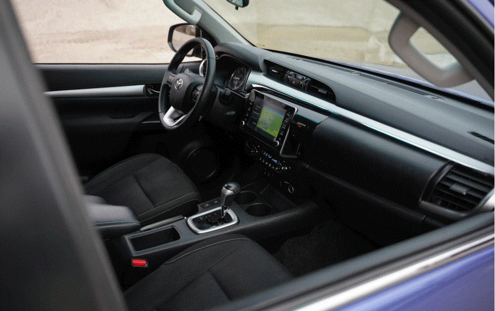 Toyota Hilux 2.8 SR5 4x4, снимка 9 - Автомобили и джипове - 53809763