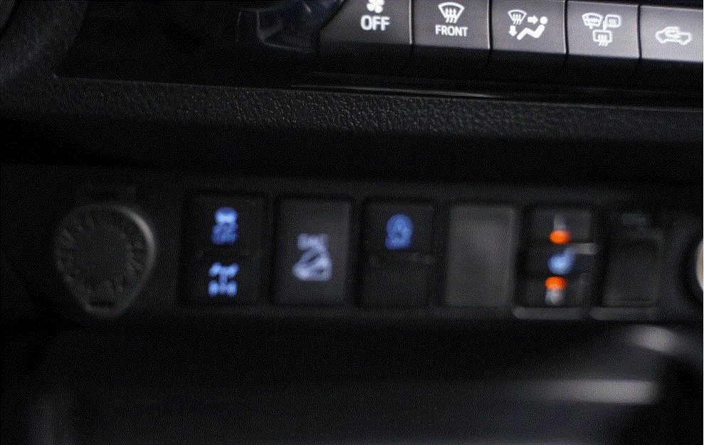 Toyota Hilux 2.8 SR5 4x4, снимка 11 - Автомобили и джипове - 53809763