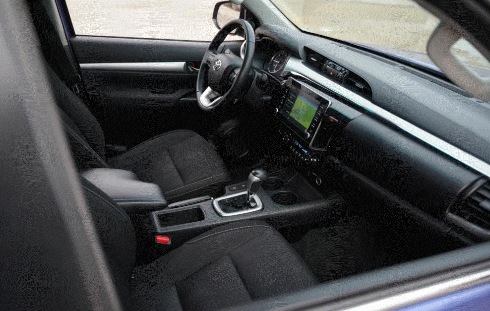 Toyota Hilux 2.8 SR5 4x4, снимка 10 - Автомобили и джипове - 53809763