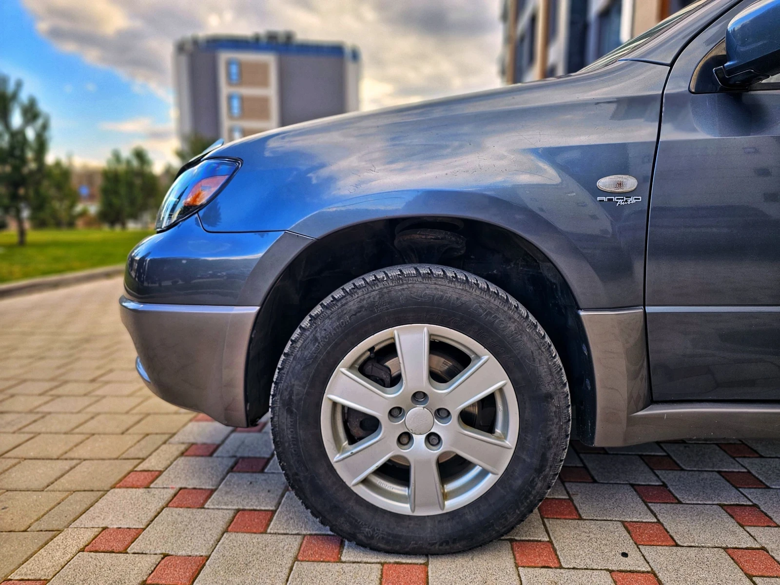 Mitsubishi Outlander 2.4 / бензин- газ, снимка 6 - Автомобили и джипове - 54011446