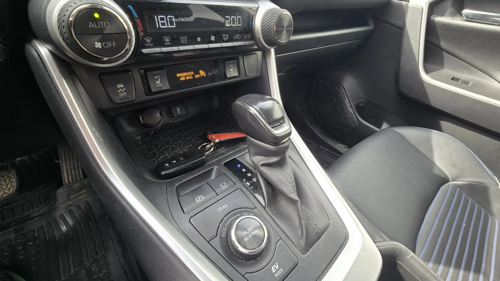 Toyota Rav4 2.5 Hybrid 4x4, снимка 12 - Автомобили и джипове - 54182647