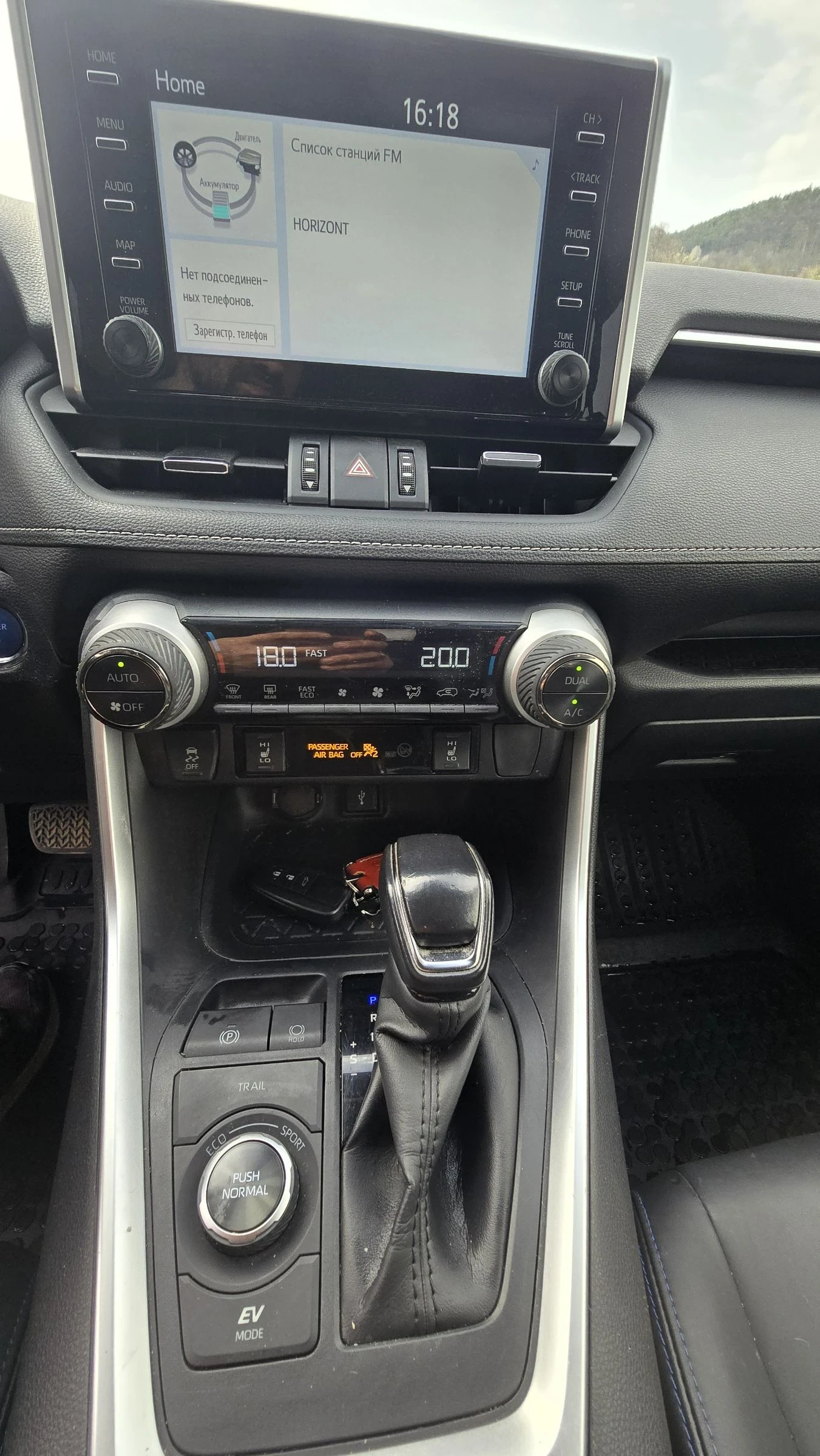 Toyota Rav4 2.5 Hybrid 4x4, снимка 10 - Автомобили и джипове - 54182647