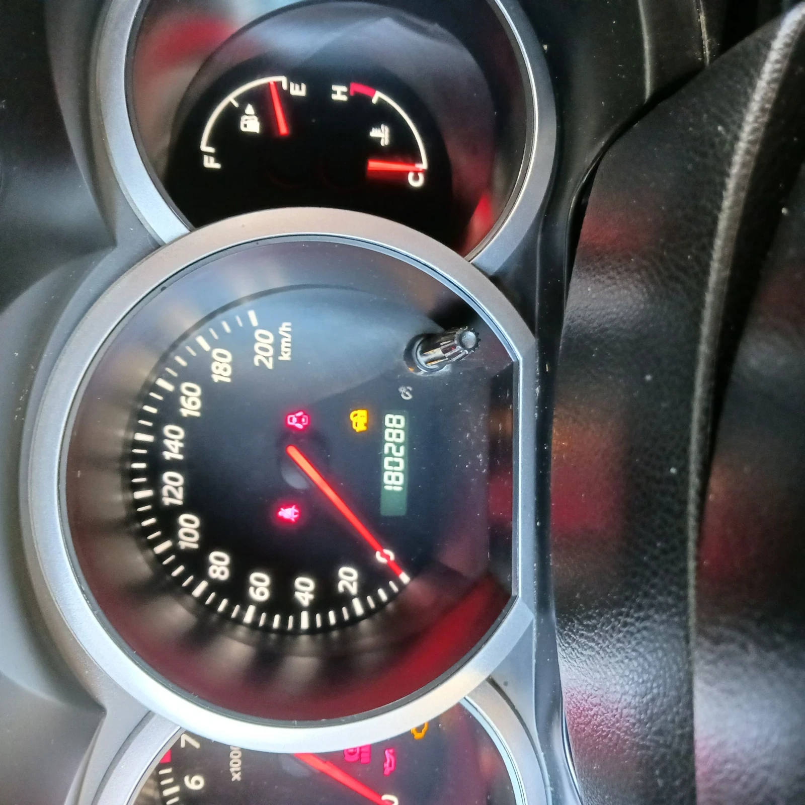 Suzuki Grand vitara, снимка 12 - Автомобили и джипове - 54238581