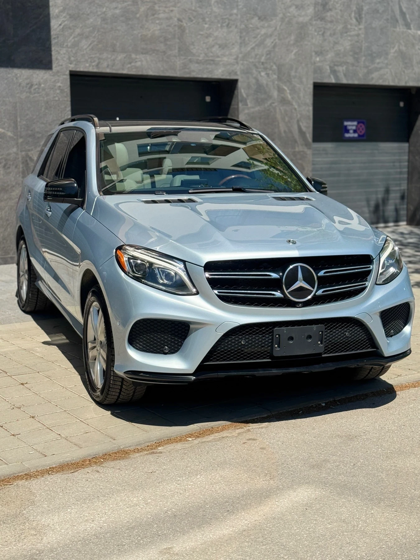 Mercedes-Benz GLE 400 4M AMG Pack Full, снимка 1 - Автомобили и джипове - 54313952
