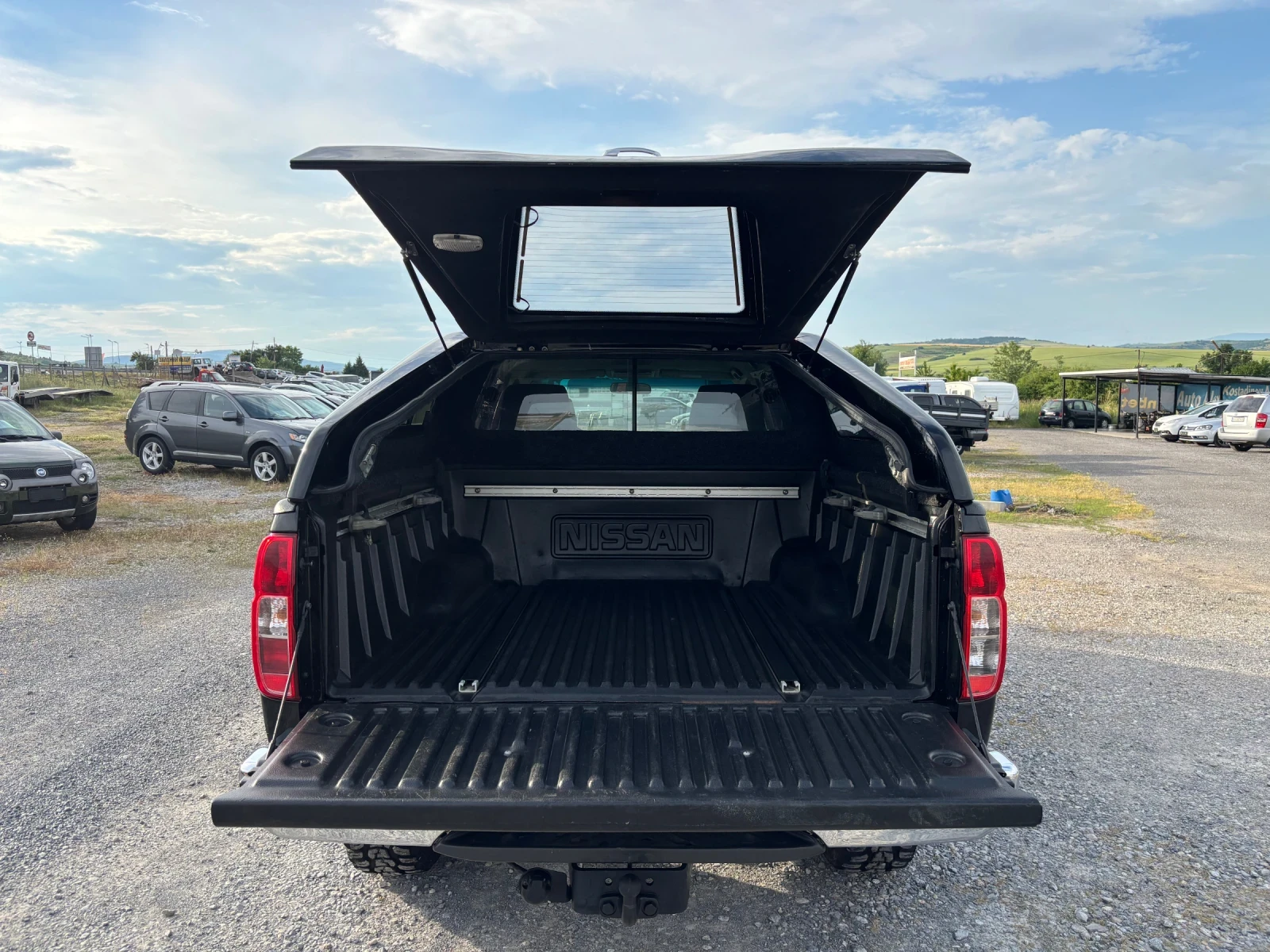 Nissan Navara 3.0d, снимка 11 - Автомобили и джипове - 54866249