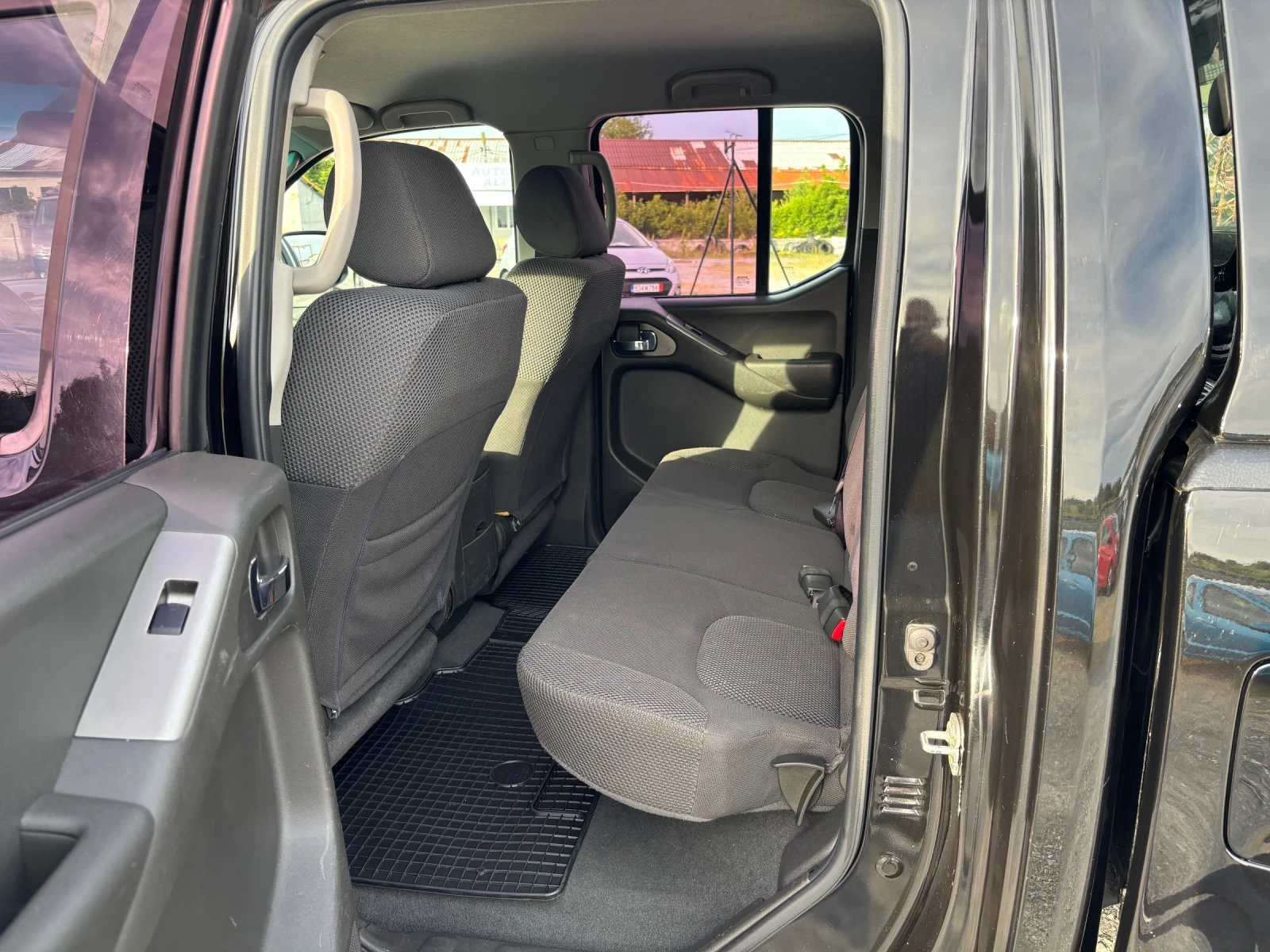 Nissan Navara 3.0d, снимка 10 - Автомобили и джипове - 54866249