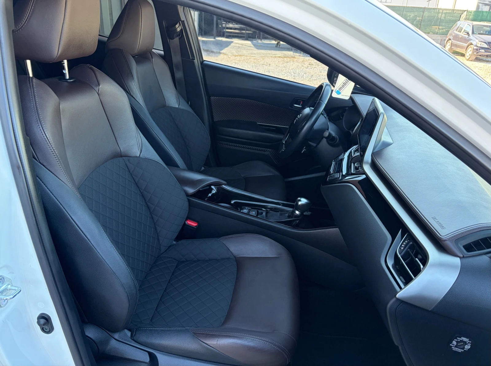Toyota C-HR 1.8 Hybrid, снимка 12 - Автомобили и джипове - 55974921