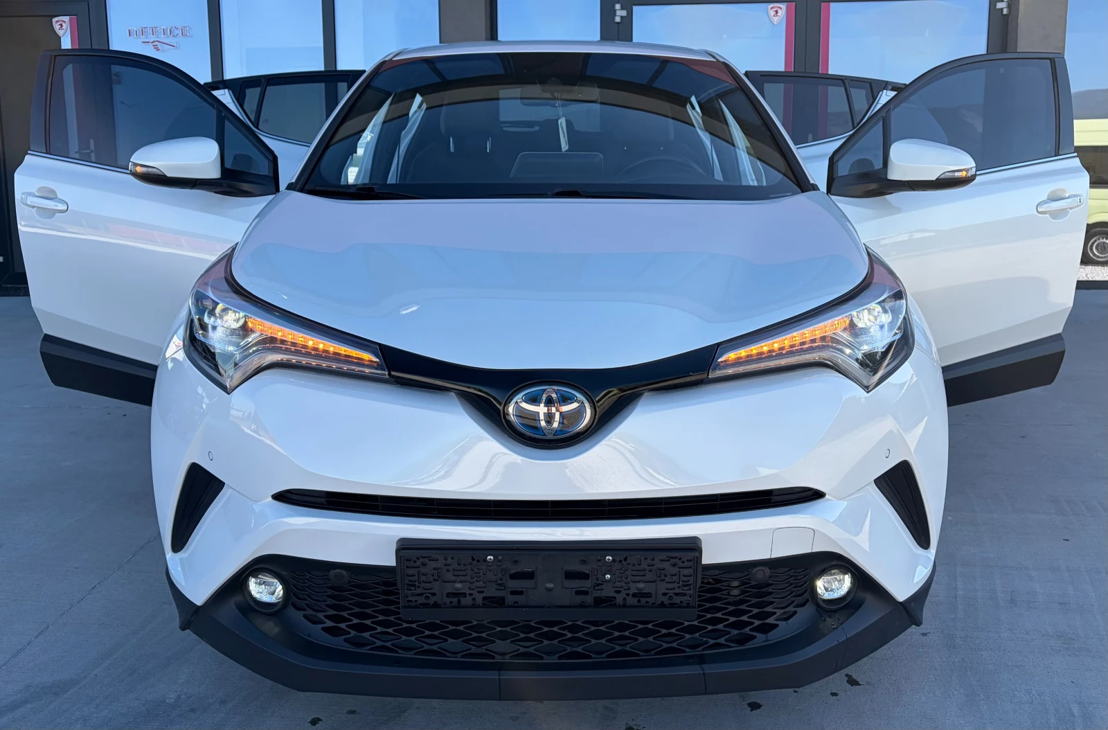 Toyota C-HR 1.8 Hybrid