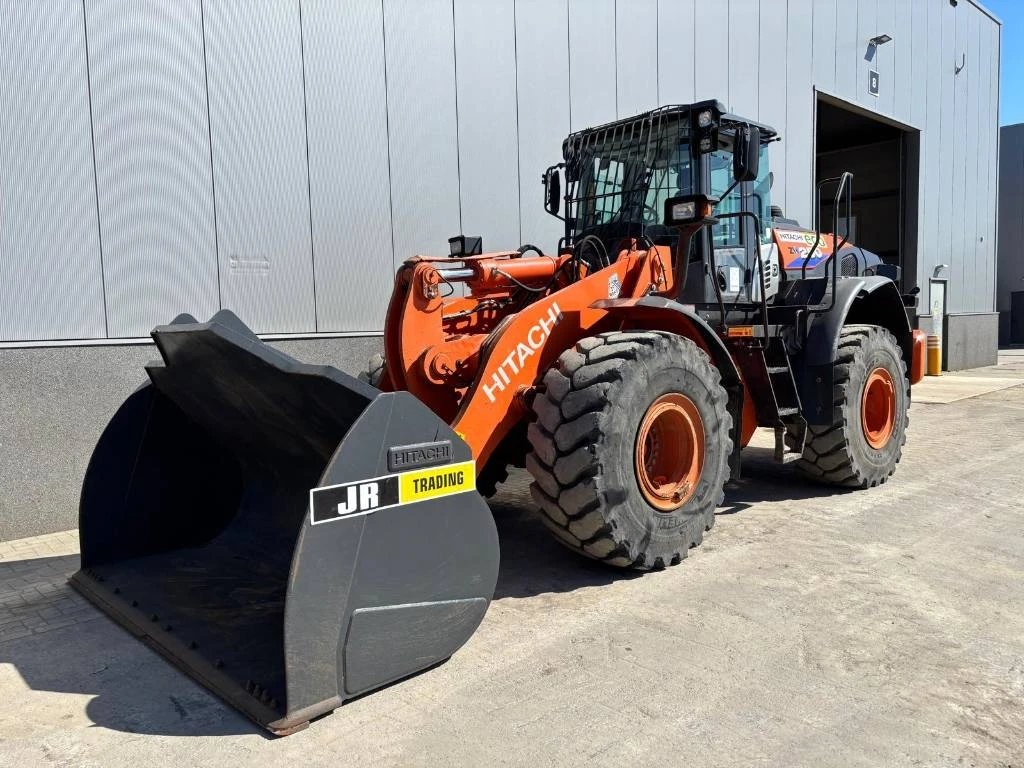 Челен товарач Hitachi ZW 250-6, снимка 3 - Индустриална техника - 54583856