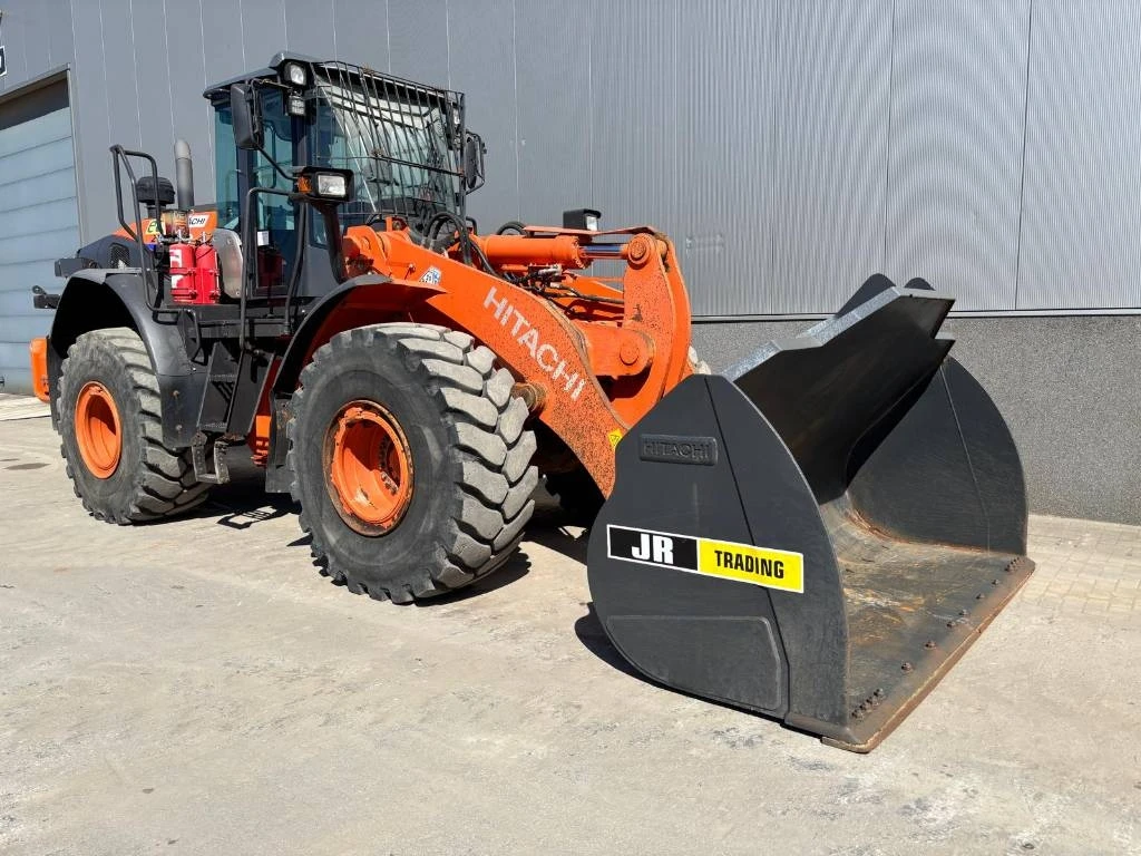 Челен товарач Hitachi ZW 250-6, снимка 4 - Индустриална техника - 54583856