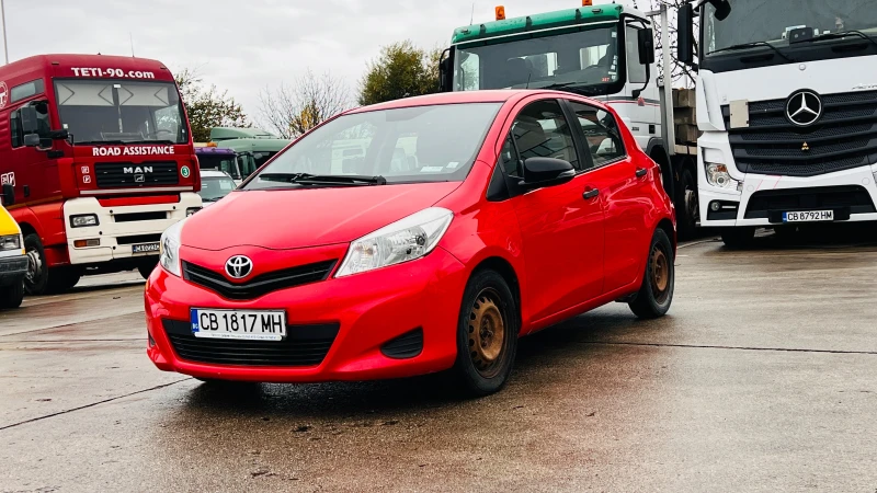 Toyota Yaris 1.3i, снимка 2 - Автомобили и джипове - 48715880