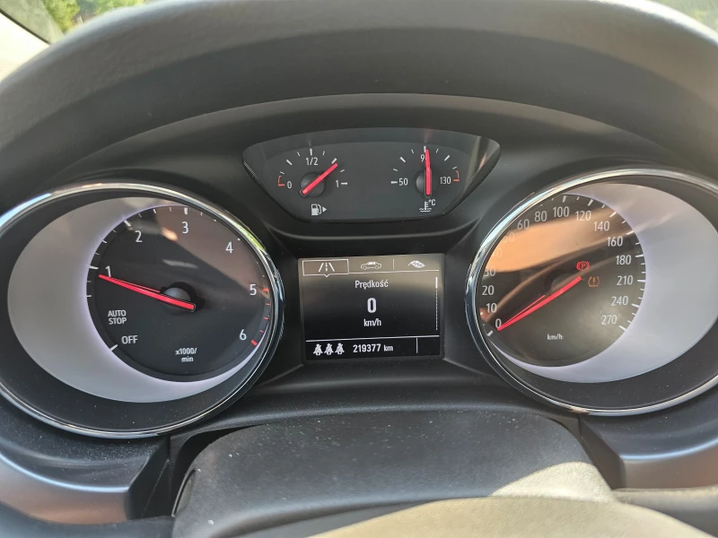 Opel Astra sports tourer, снимка 8 - Автомобили и джипове - 52340104