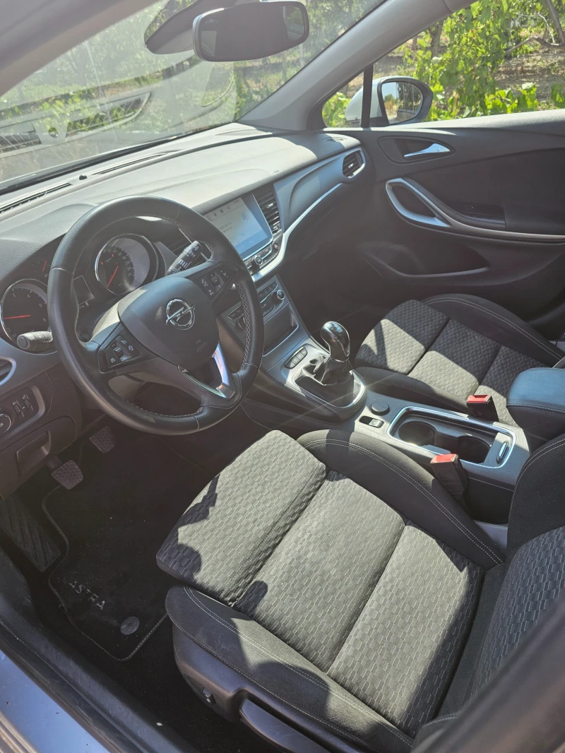 Opel Astra sports tourer, снимка 10 - Автомобили и джипове - 52340104