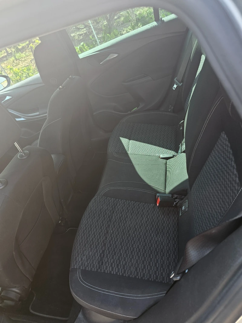 Opel Astra sports tourer, снимка 11 - Автомобили и джипове - 52340104