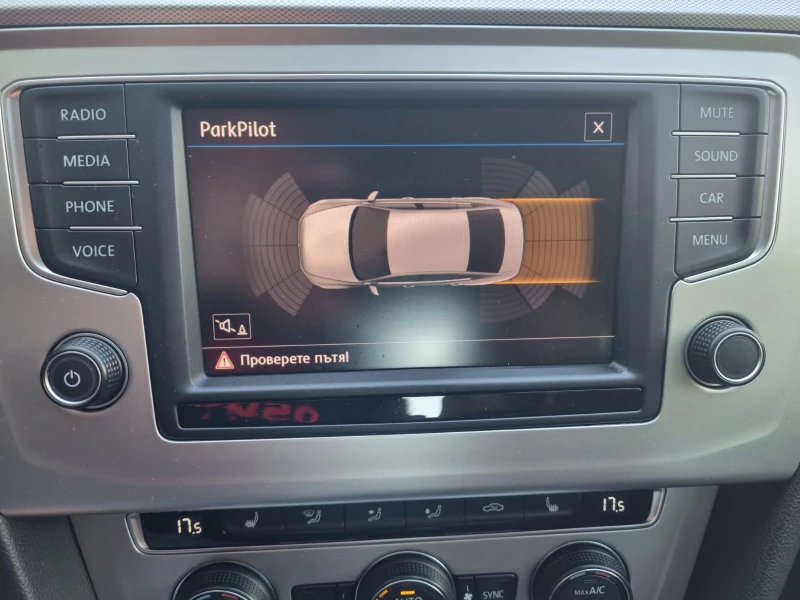 VW Passat, снимка 14 - Автомобили и джипове - 52567183