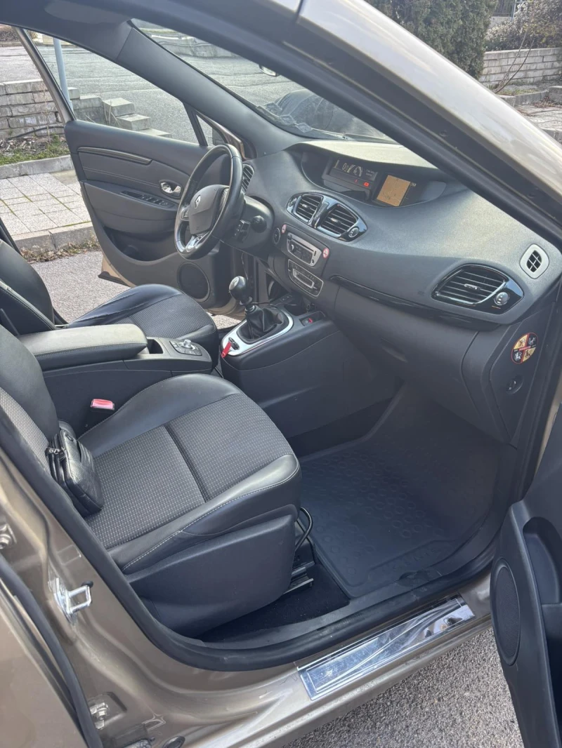 Renault Scenic 1.6dci, снимка 6 - Автомобили и джипове - 52812916