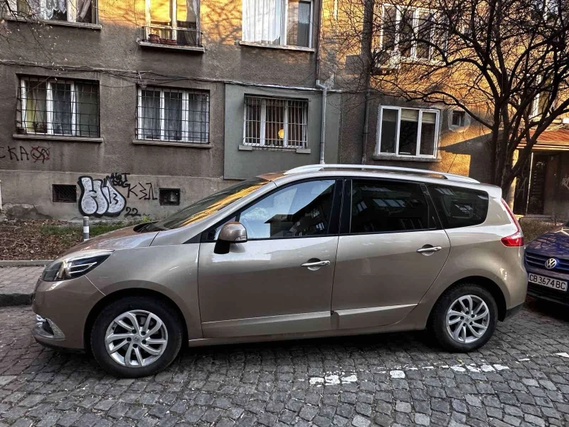 Renault Scenic 1.5dci, снимка 3 - Автомобили и джипове - 52812916