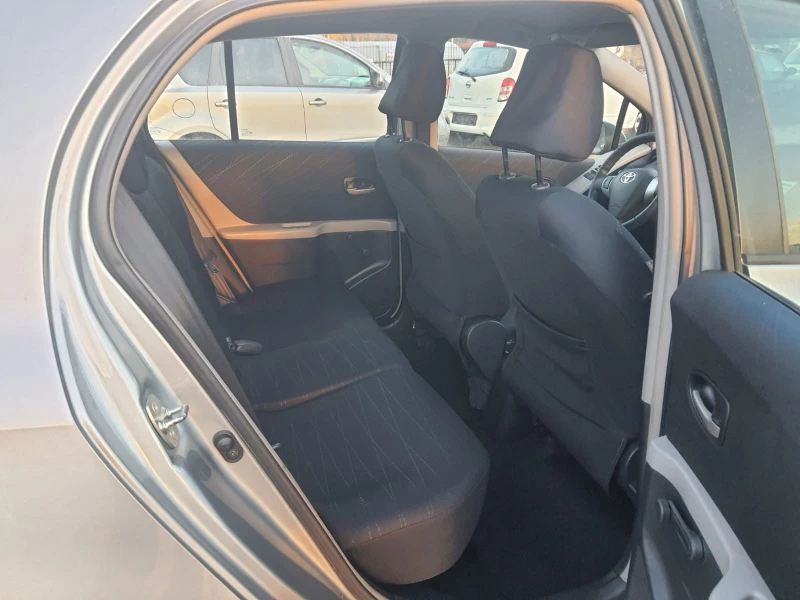 Toyota Yaris, снимка 12 - Автомобили и джипове - 52854543