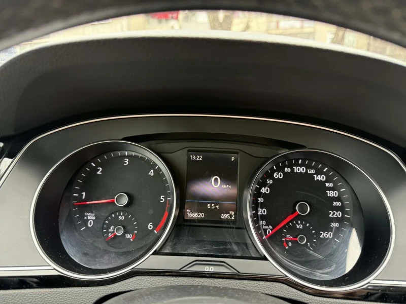 VW Passat, снимка 12 - Автомобили и джипове - 53055264