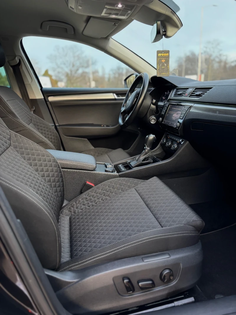Skoda Superb 2.0 tdi 190кс Camera Carplay Distronic, снимка 9 - Автомобили и джипове - 53419161
