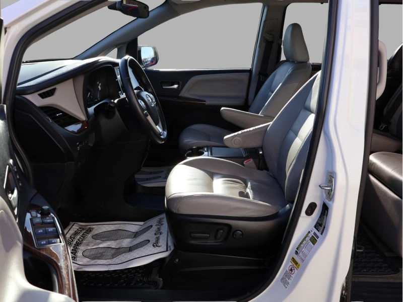 Toyota Sienna Limited Premium * 7 Места * Телевизор * Carfax * , снимка 9 - Автомобили и джипове - 53459642