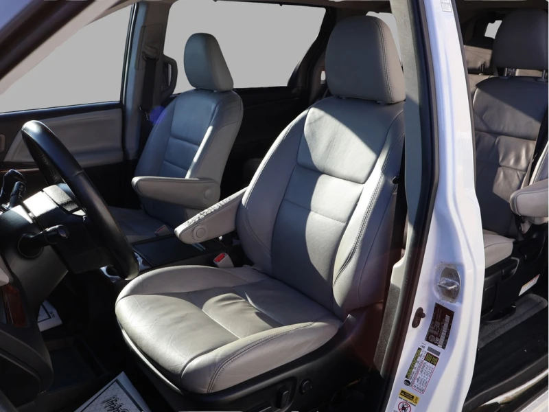 Toyota Sienna Limited Premium * 7 Места * Телевизор * Carfax * , снимка 8 - Автомобили и джипове - 53459642