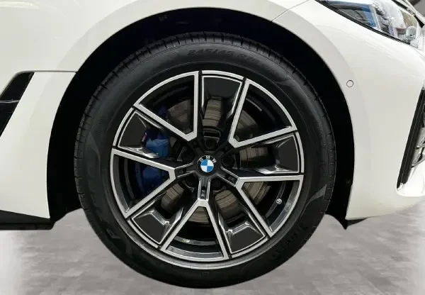 BMW i4 xDrive 40 Gran Coupe = M-Sport = �������� | Mobile.bg � ����������� 4