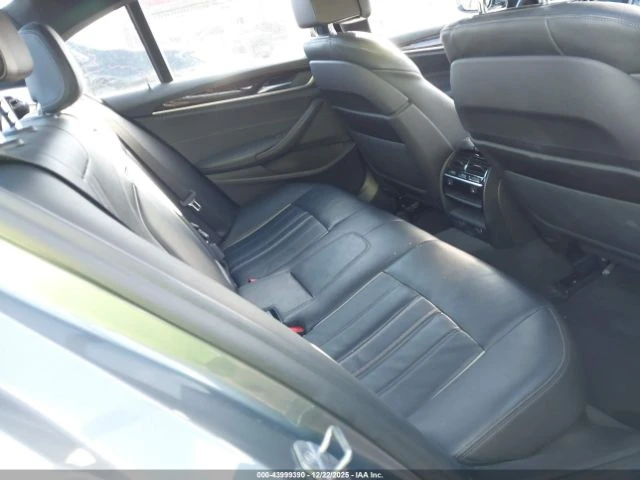 BMW 330 xDrive* Head UP* Памет* Ambient* м.Точки* Камера, снимка 11 - Автомобили и джипове - 53823952