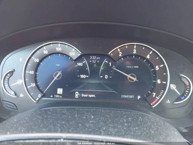 BMW 330 xDrive* Head UP* Памет* Ambient* м.Точки* Камера, снимка 12 - Автомобили и джипове - 53823952