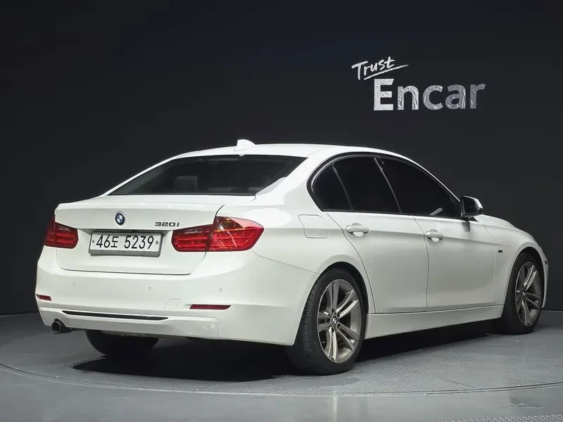 BMW 320 i M Sports - САМО 30% АВАНС, снимка 2 - Автомобили и джипове - 55896893