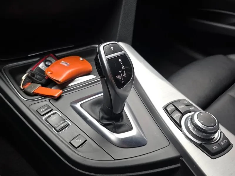 BMW 320 i M Sports - САМО 30% АВАНС, снимка 9 - Автомобили и джипове - 55896893