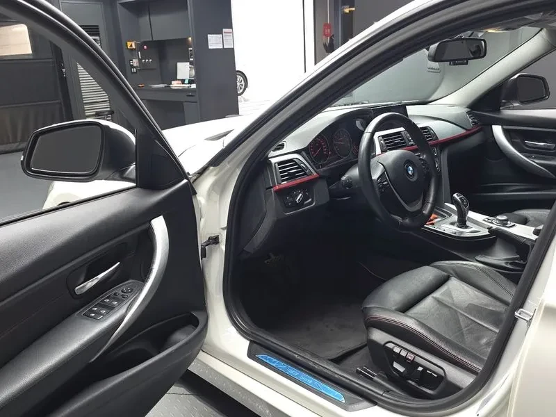 BMW 320 i M Sports - САМО 30% АВАНС, снимка 10 - Автомобили и джипове - 55896893