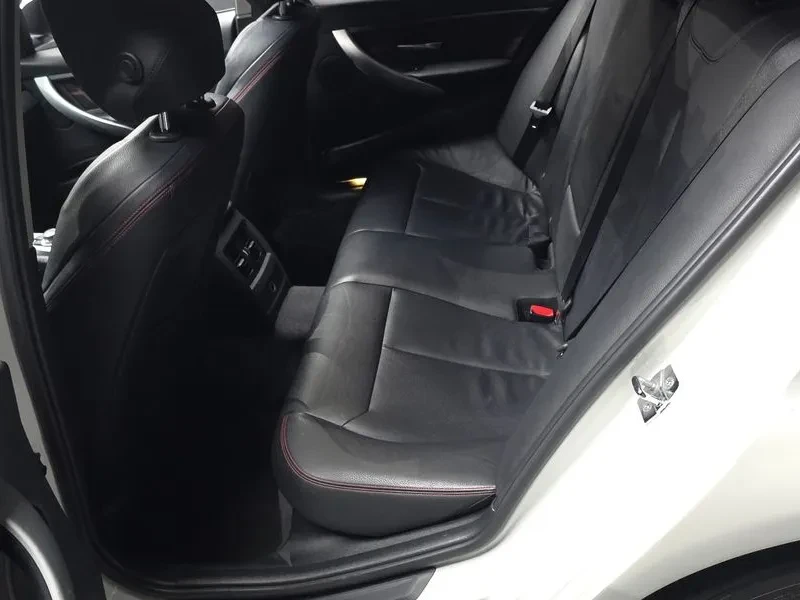 BMW 320 i M Sports - САМО 30% АВАНС, снимка 12 - Автомобили и джипове - 55896893