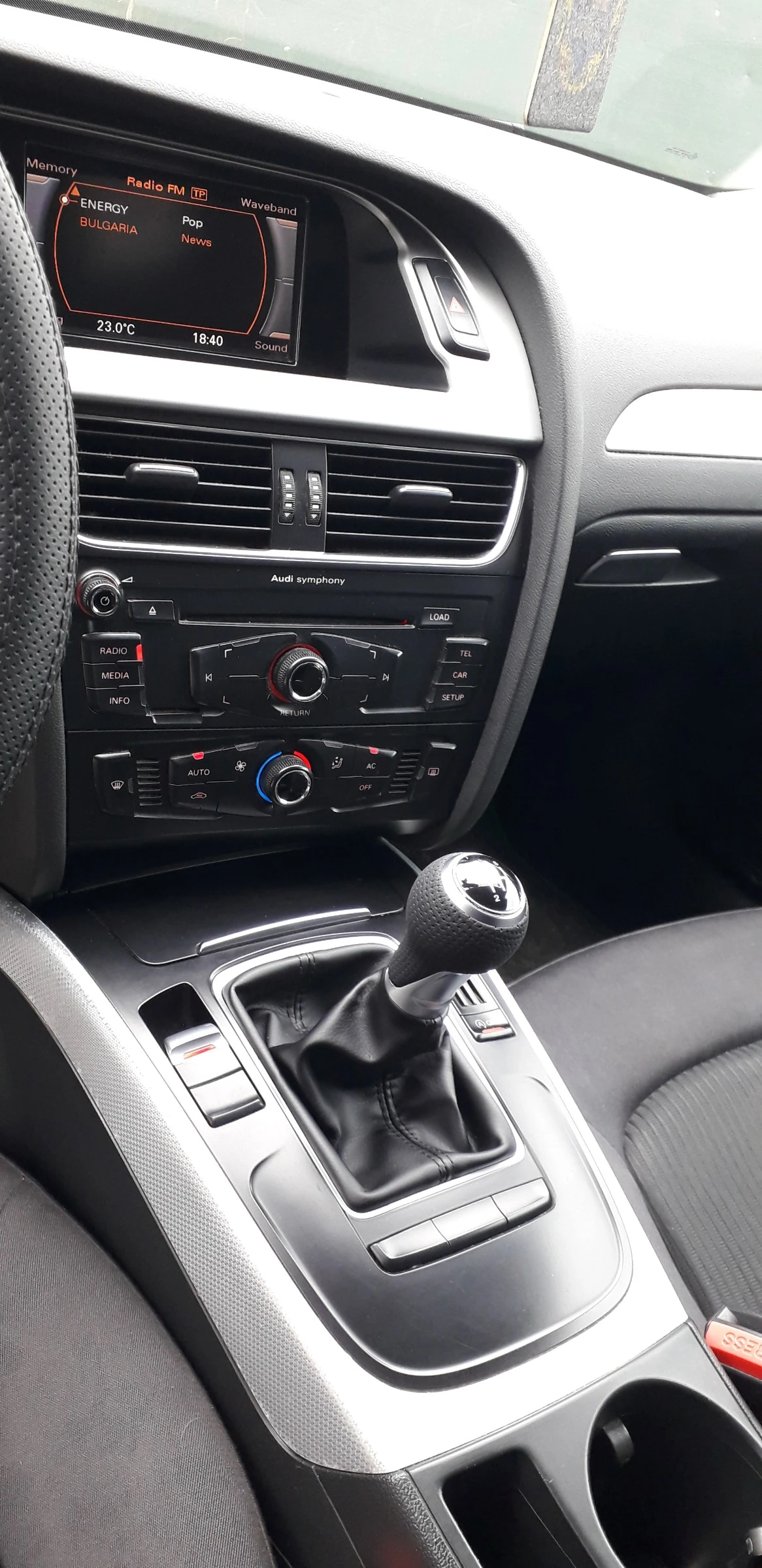 Audi A4 2.0 TDI S line, снимка 10 - Автомобили и джипове - 53597704