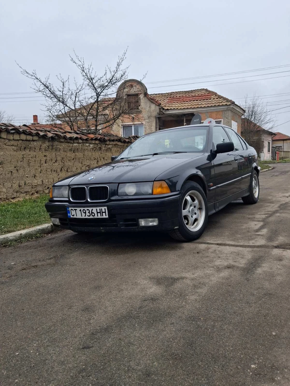 BMW 318, снимка 14 - Автомобили и джипове - 53802326