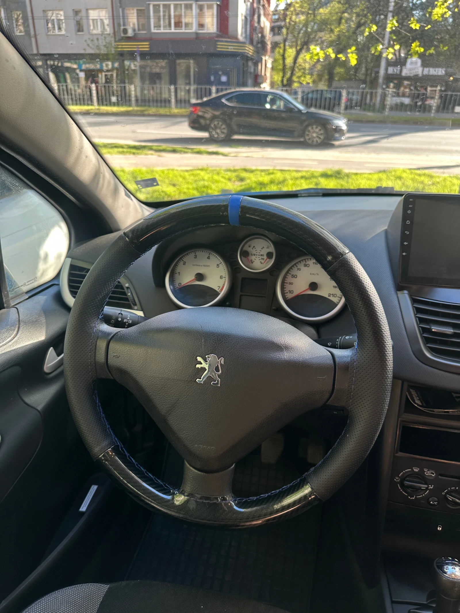 Peugeot 207 1.4i, снимка 12 - Автомобили и джипове - 54336119