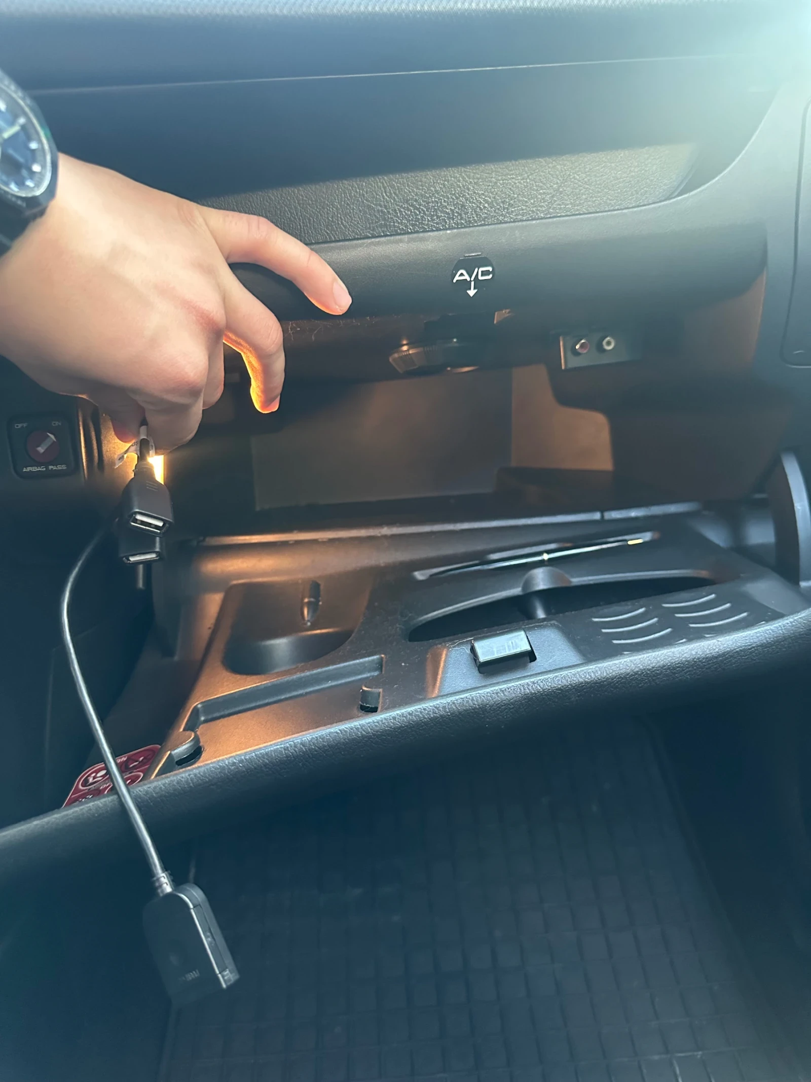 Peugeot 207 1.4i, снимка 15 - Автомобили и джипове - 54336119