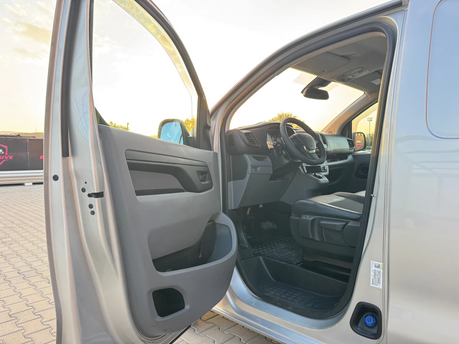 Peugeot Expert 2.0HDI PREMIUM AVTOMAT, снимка 8 - Автомобили и джипове - 55787272
