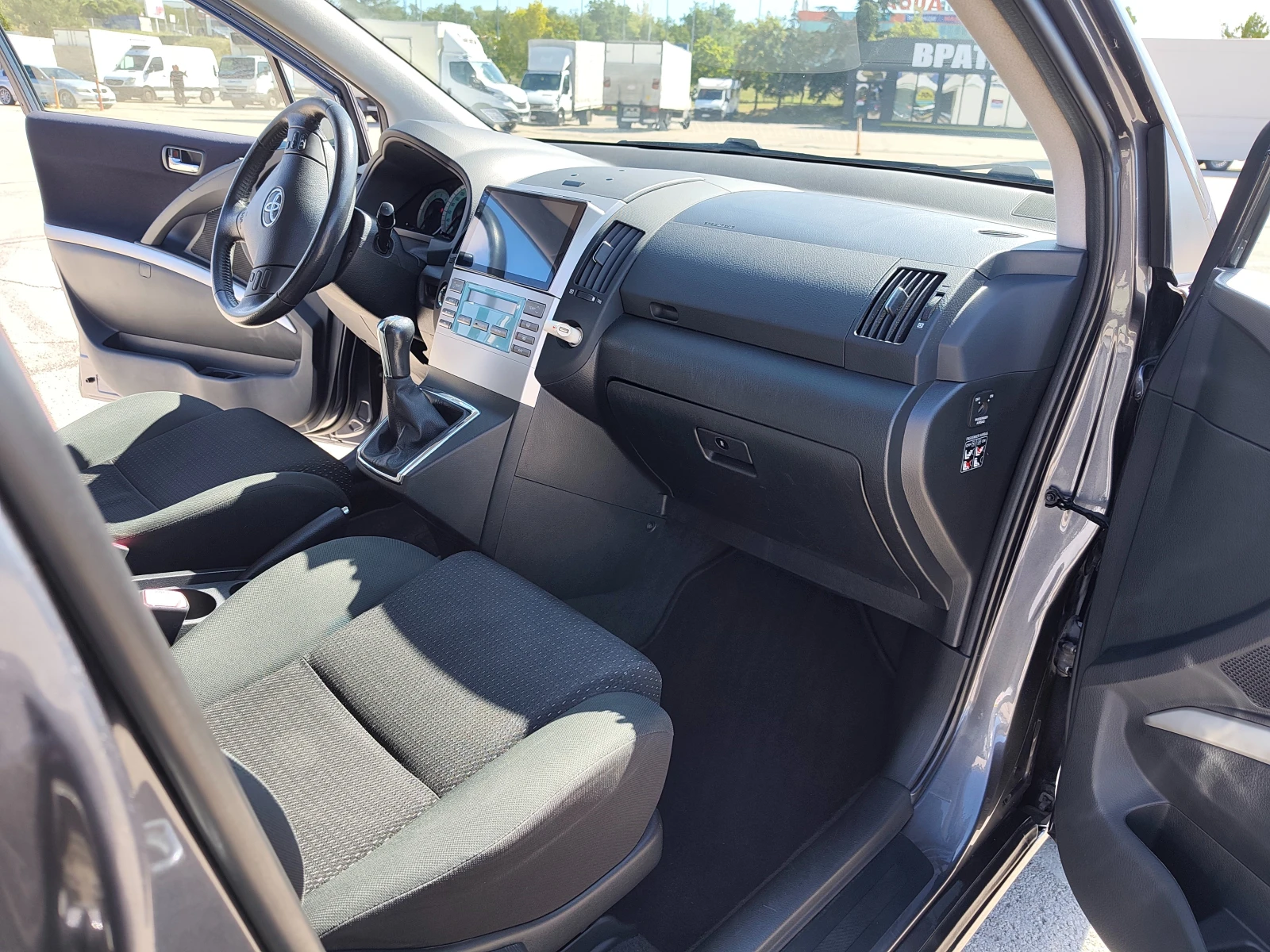 Toyota Corolla verso D4D, снимка 6 - Автомобили и джипове - 56680817