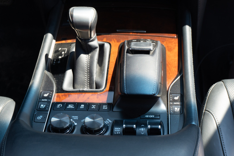 Lexus LX 570 LPG, снимка 8 - Автомобили и джипове - 46285477