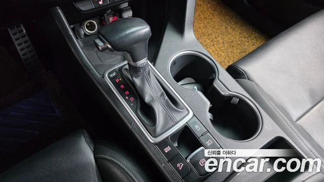 Kia Sportage, снимка 9 - Автомобили и джипове - 55983938