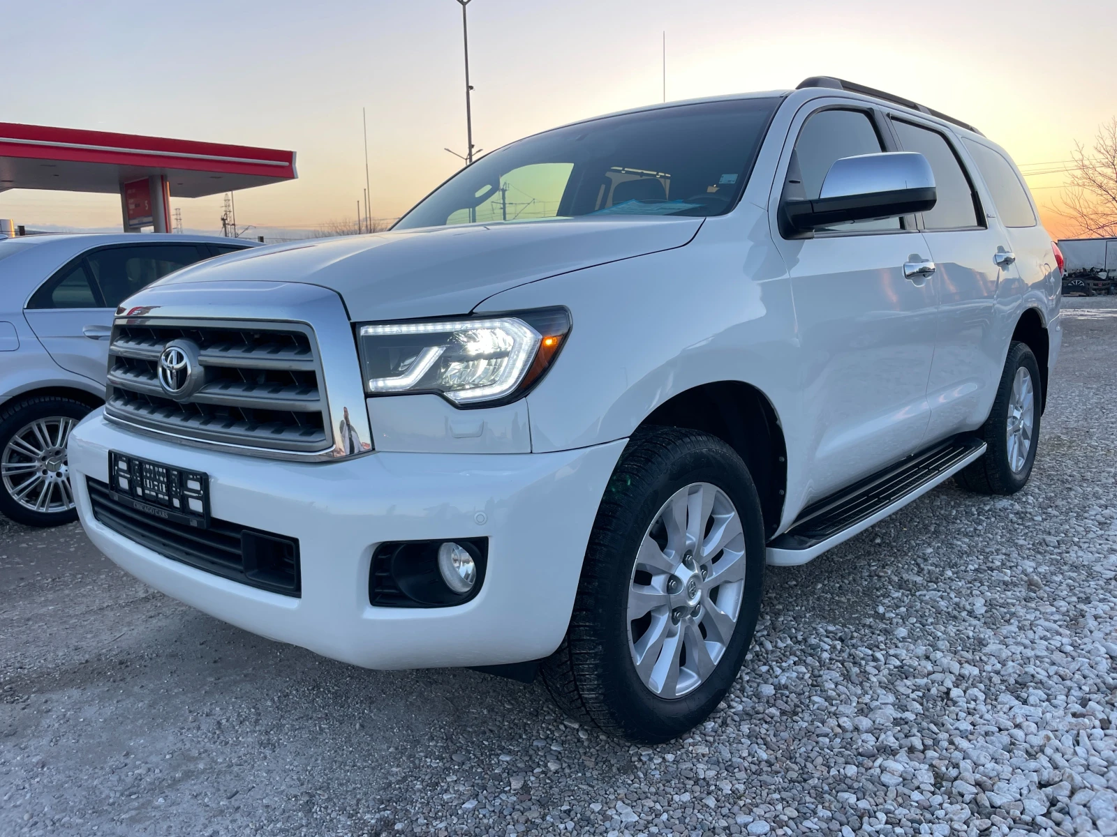 Toyota Sequoia 5.7 PLATINUM - изображение 3