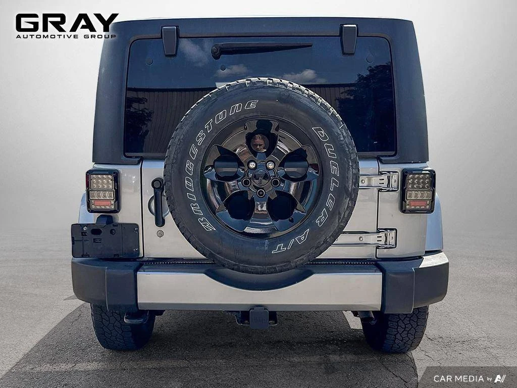 Jeep Wrangler Unlimited * Sahara* CARFAX* ОПЦИЯ ЗА ФИНАНСИРАНЕ*  - изображение 4