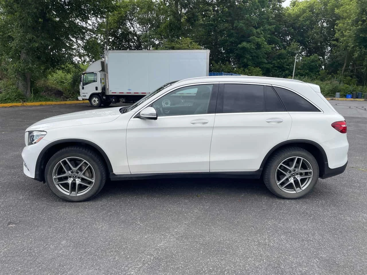 Mercedes-Benz GLC 300 4MATIC | CARFAX | АВТОКРЕДИТ БЕЗ ПЪРВОНАЧАЛНА, снимка 3 - Автомобили и джипове - 55470496