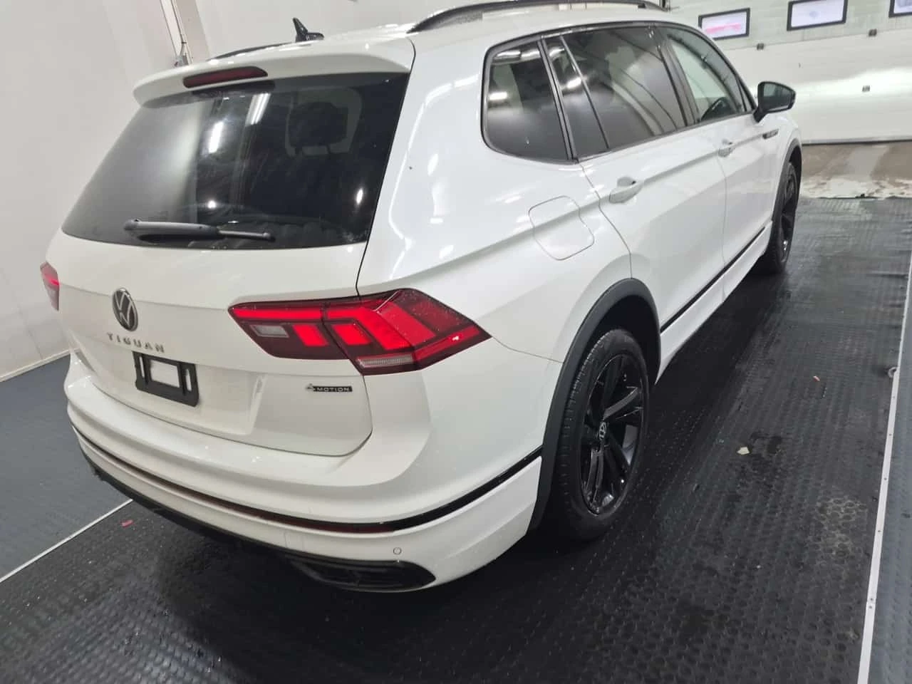 VW Tiguan * Comfortline R Line Black Edition * CARFAX * ���� | Mobile.bg � ����������� 5